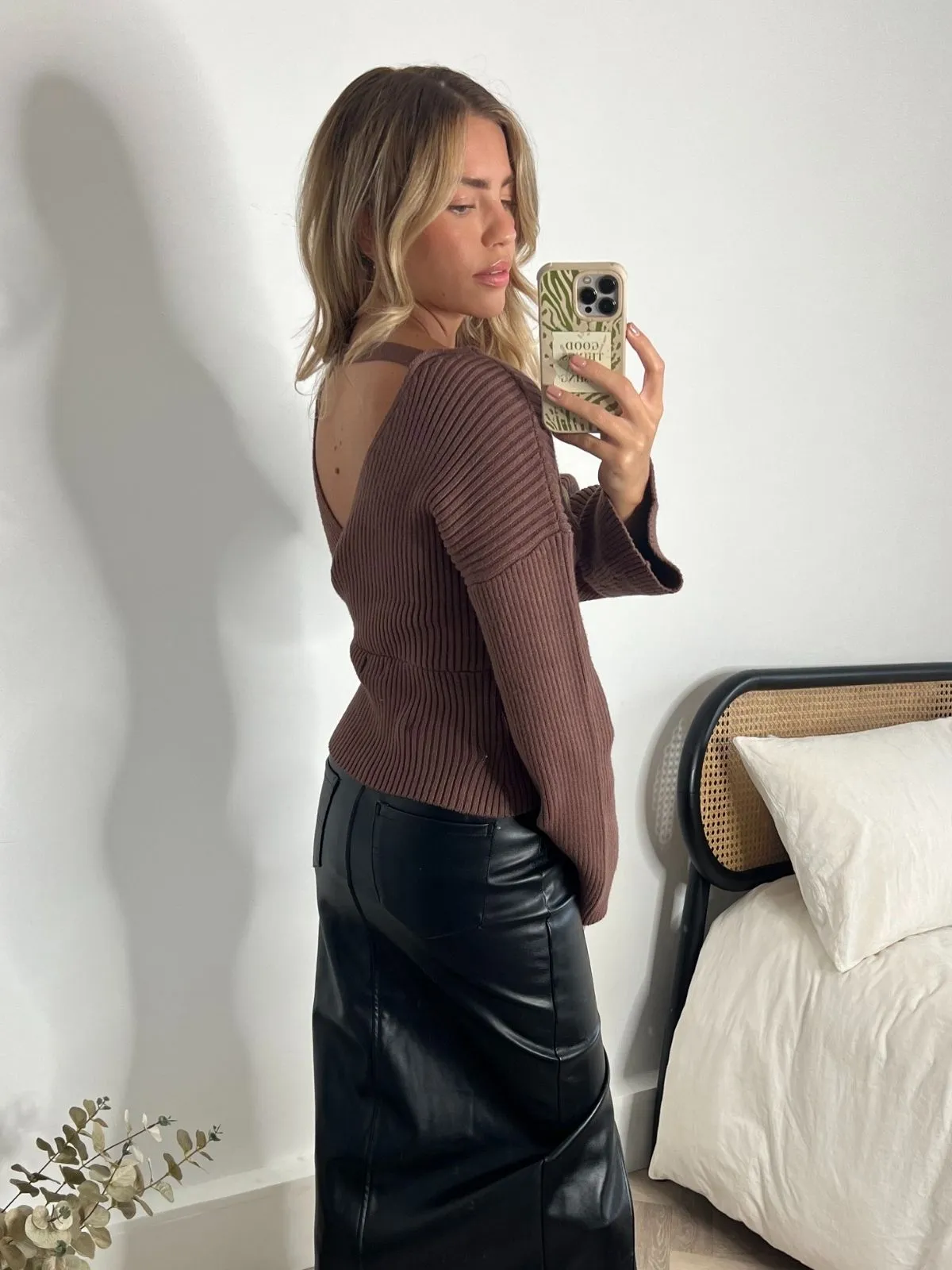 Kallie Cross Neck Jumper / Chocolate