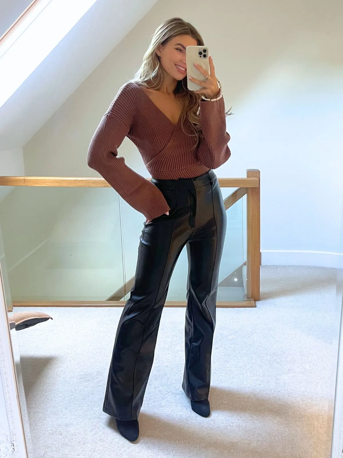 Kallie Cross Neck Jumper / Chocolate