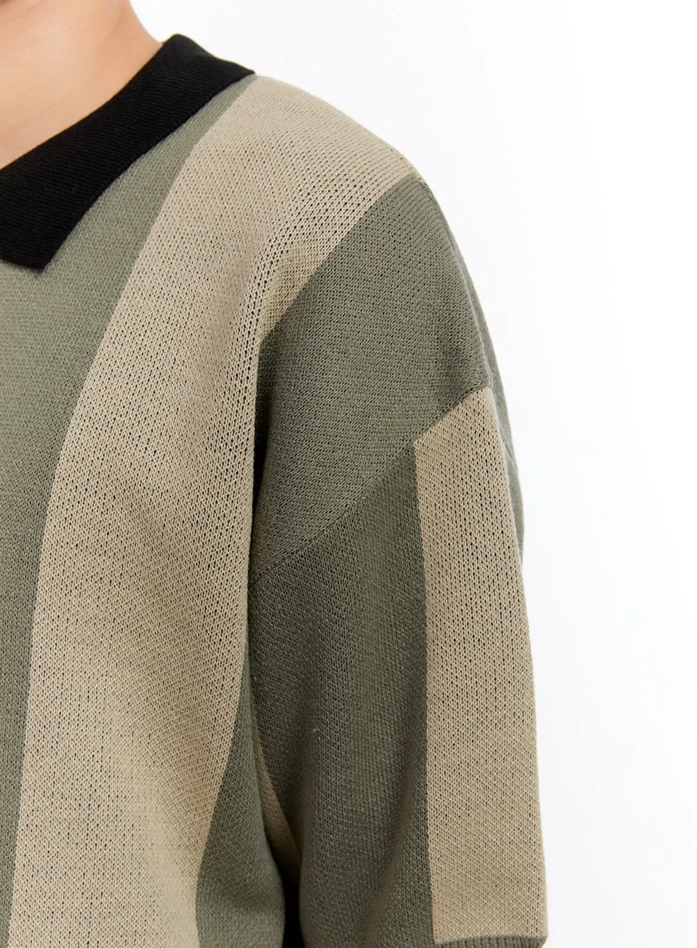 Men's Collared Graphic Sweater IA504